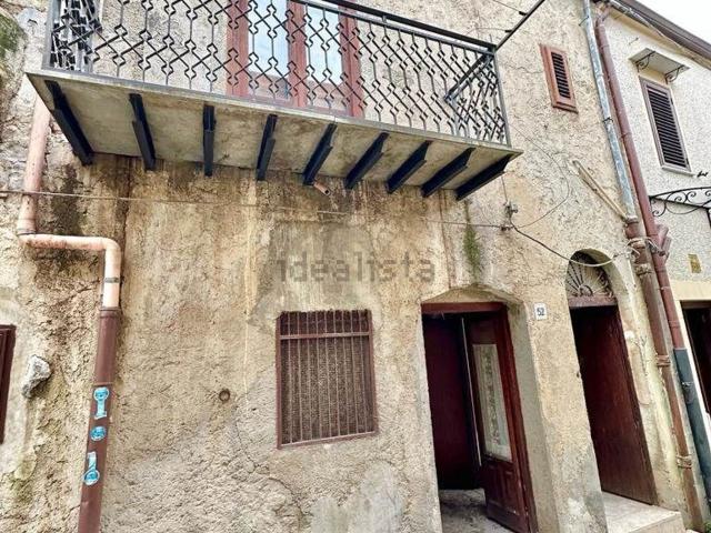 Casa in vendita a Palazzo Adriano, Sicilia