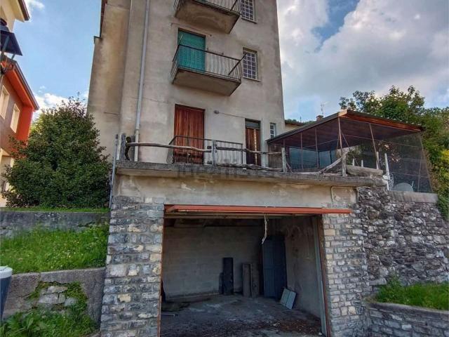 Casa in vendita a Sormano, Lombardia