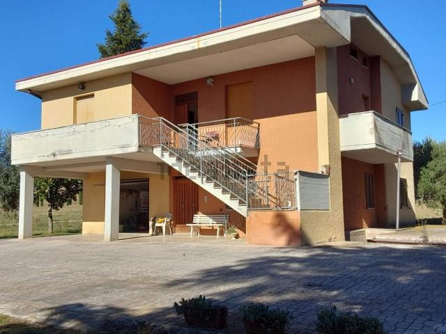 Casa in vendita a Contrada Chiaravalle, Marche