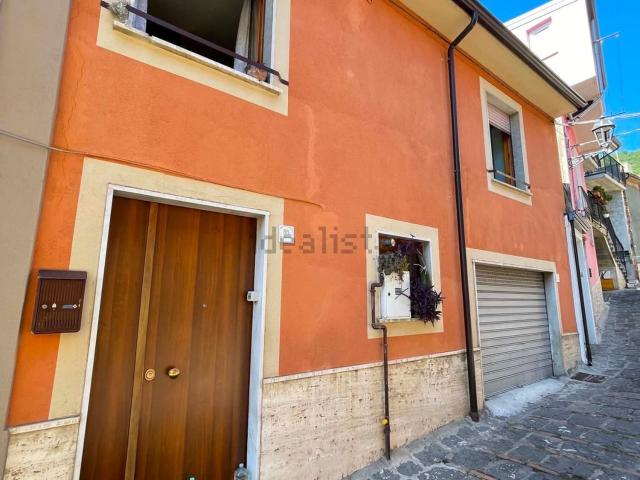 Casa in vendita a Montella, Campania