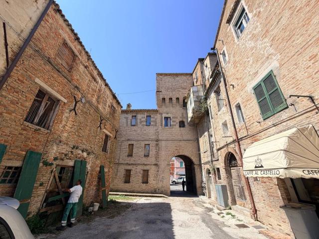 Casa in vendita a Castelferretti, Falconara Marittima