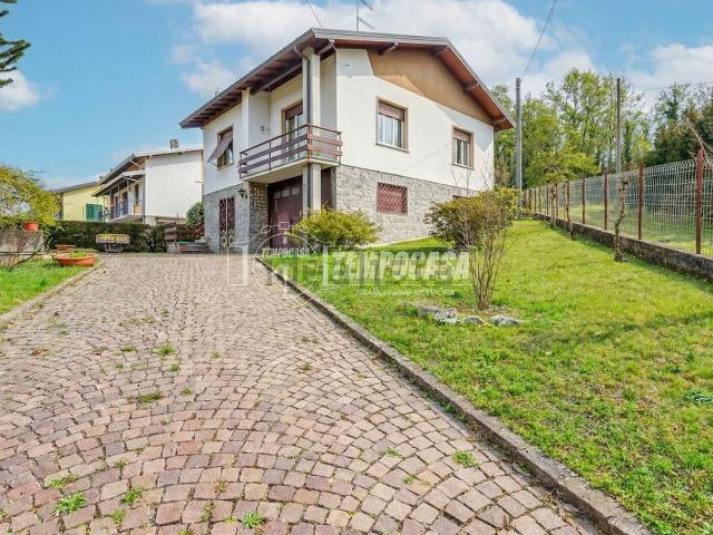 Casa in vendita a Comabbio, Varese