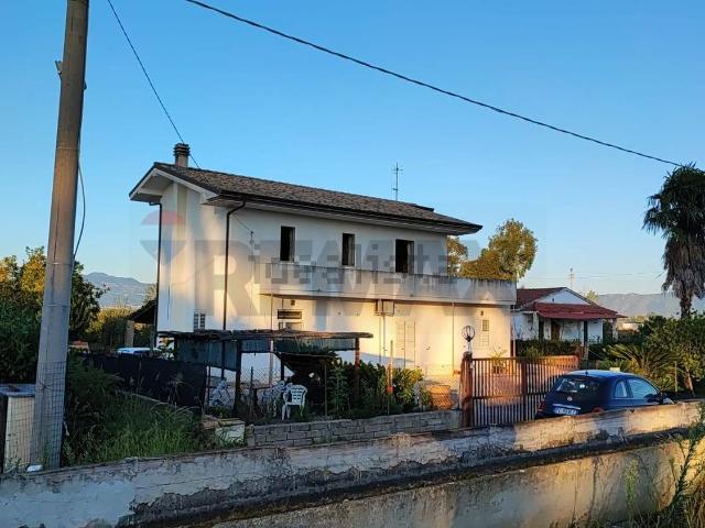 Casa in vendita a Baia Domizia, Cellole