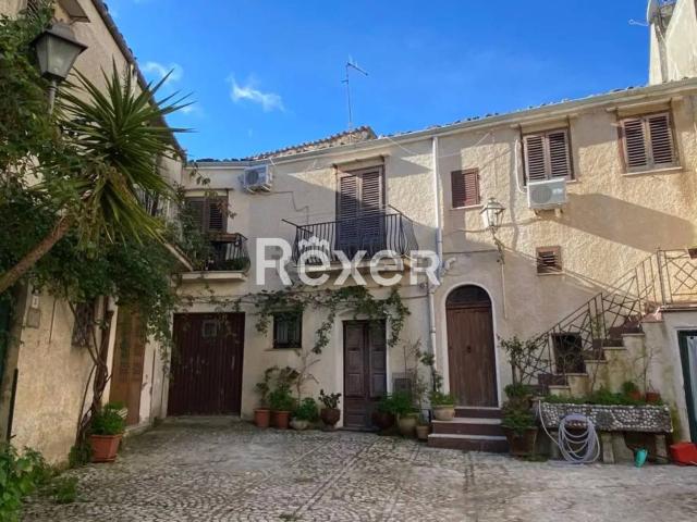 Casa in vendita a Palazzo Adriano, Palermo