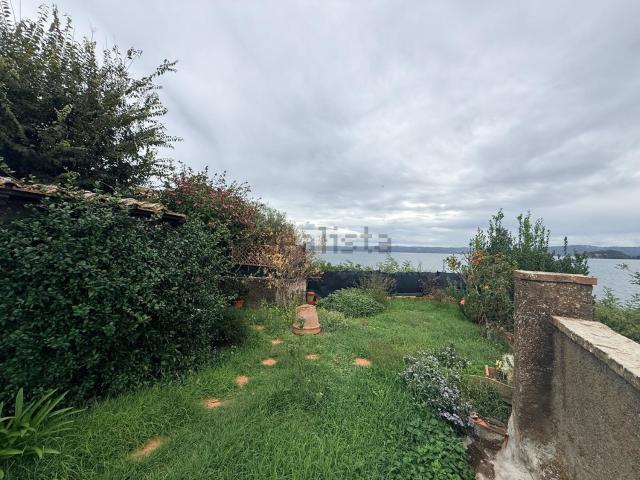 Casa in vendita a Capodimonte, Viterbo