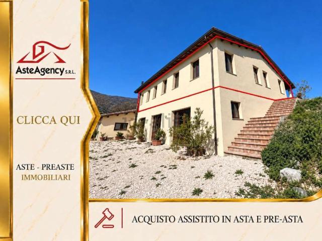 Casa in vendita a Matelica, Macerata