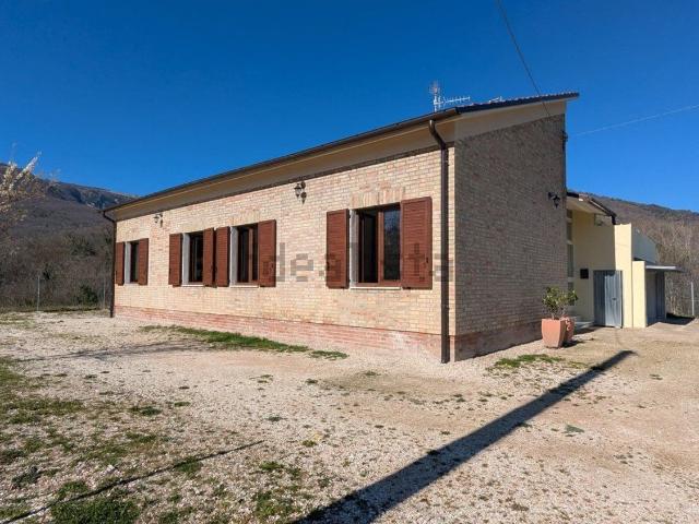 Casa in vendita a Marche, Macerata