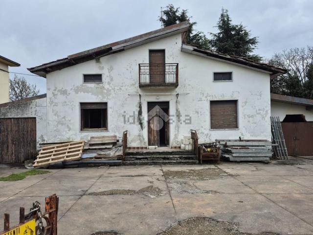 Casa in vendita a Montello, Lombardia