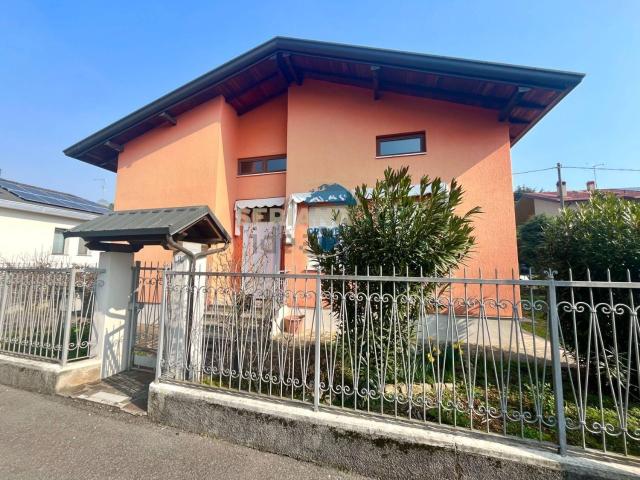 Casa in vendita a Azzano San Paolo, Lombardia