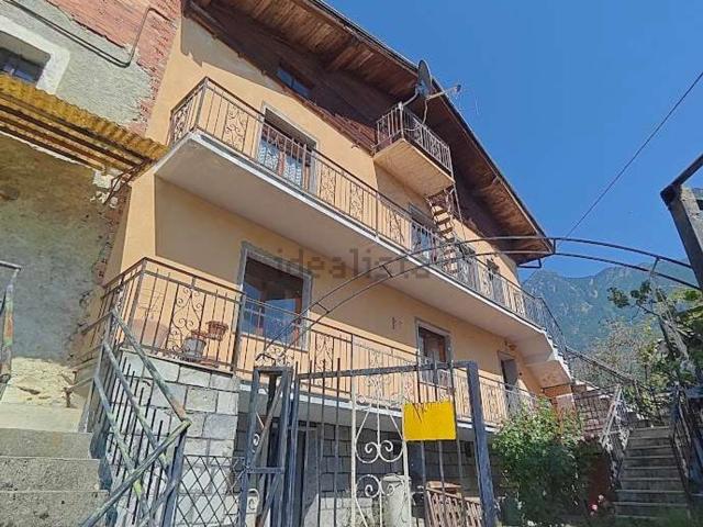 Casa in vendita a Challand Saint Victor, Aosta