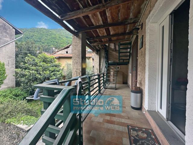 Casa in vendita a Valbrona, Lombardia