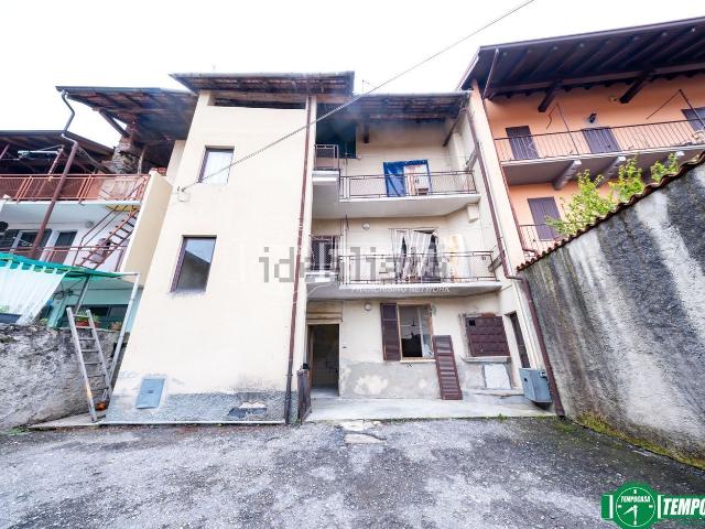Casa in vendita a Paruzzaro, Novara