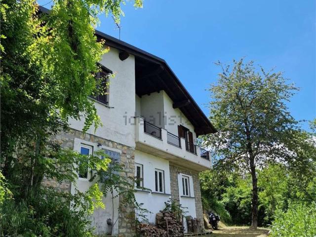 Casa in vendita a Varzi, Lombardia