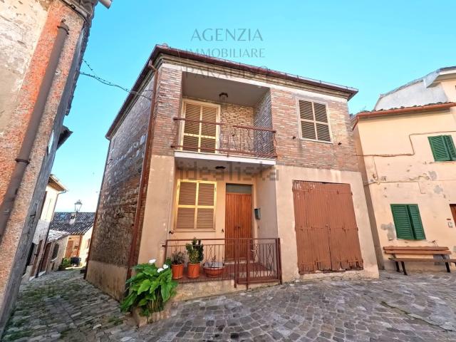 Casa in vendita a Vallefoglia, Marche