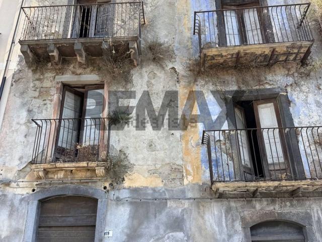 Casa in vendita a Castiglione Di Sicilia, Sicilia