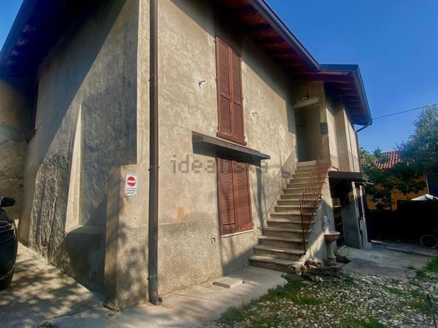 Casa in vendita a Carugo, Lombardia