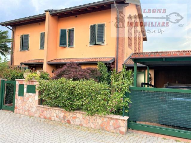 Casa in vendita a Bornasco, Lombardia
