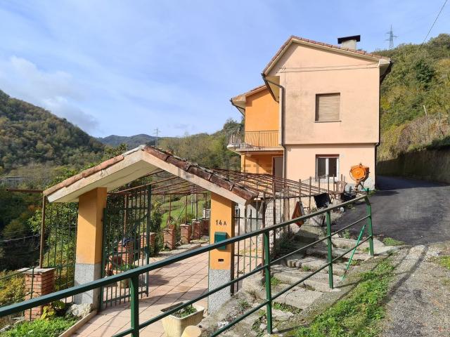 Casa in vendita a Lumarzo