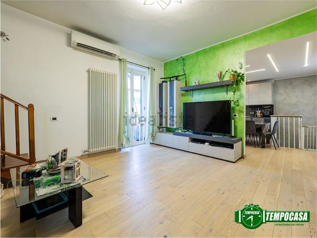 Casa in vendita a Carugate, Lombardia