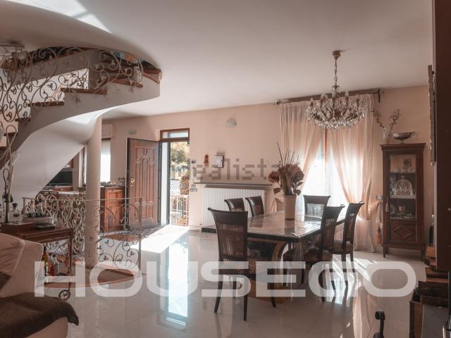 Casa in vendita a Busalla, Liguria