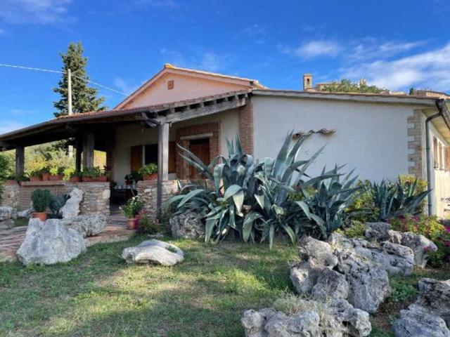 Casa in vendita a Gualdo Cattaneo, Umbria
