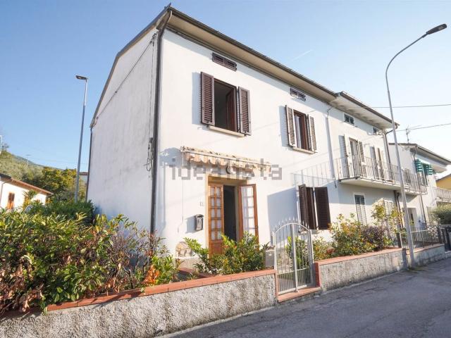 Casa in vendita a Montale Alto, Montale