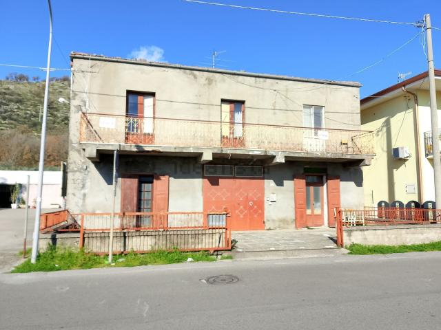 Casa in vendita a Santi Cosma E Damiano, Lazio