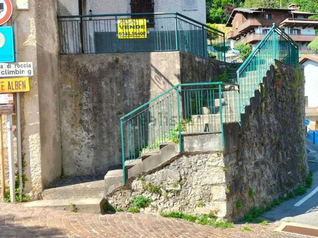 Casa in vendita a Comunità Montana della Valle Brembana, Cornalba