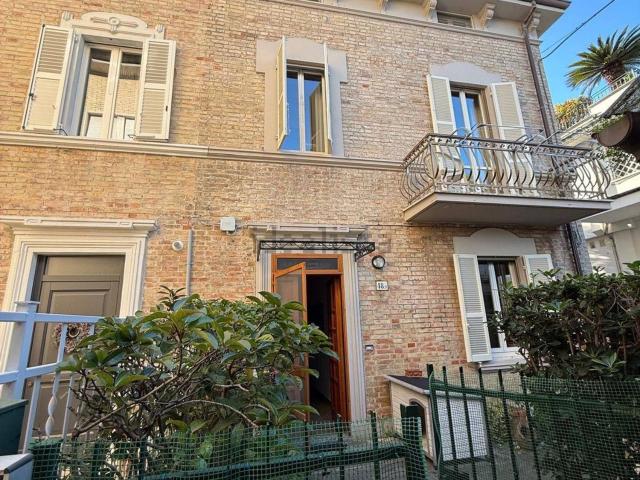 Casa in vendita a Marche, Fermo