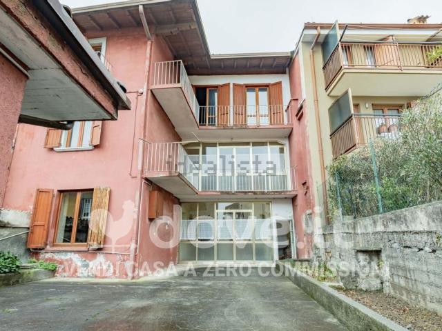 Casa in vendita a Casnigo, Lombardia