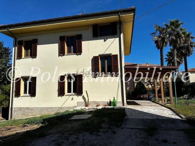 Casa in vendita a Fosse, Marche