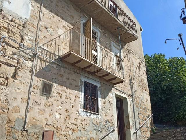 Casa in vendita a Canali, Piazza