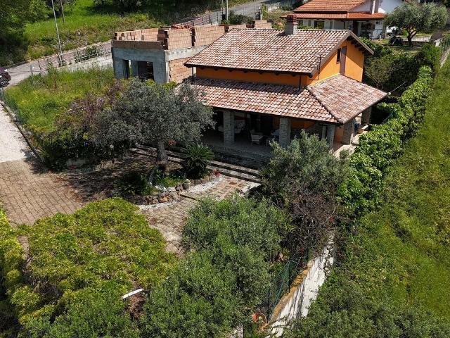 Casa in vendita a Giungano, Campania