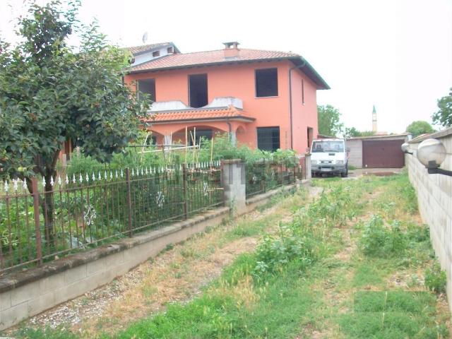 Casa in vendita a Corana, Lombardia