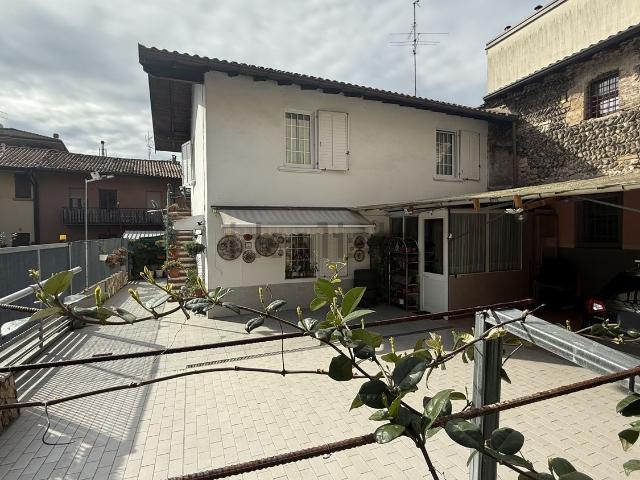 Casa in vendita a Azzano San Paolo, Lombardia