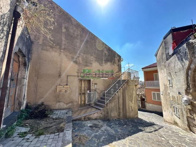 Casa in vendita a Monterosso Almo, Sicilia