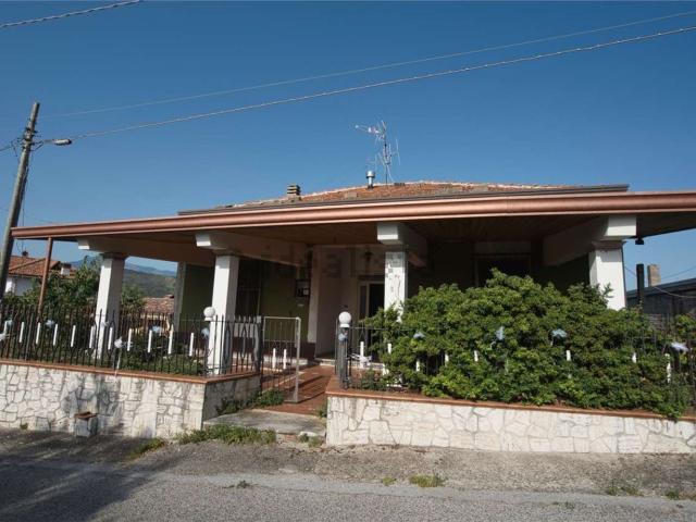 Casa in vendita a Torrice, Frosinone