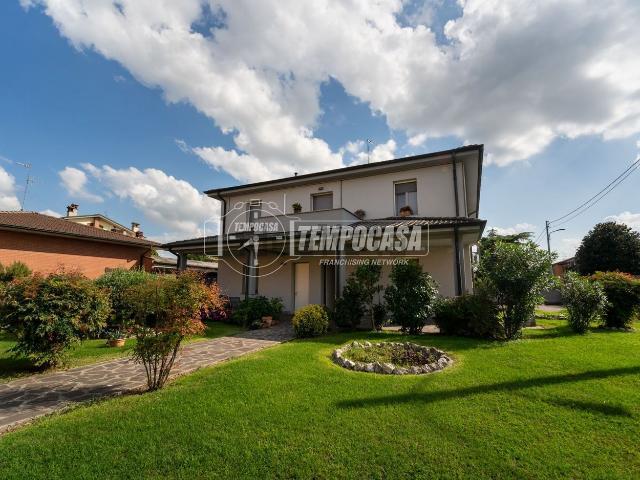 Casa in vendita a Dovera, Lombardia