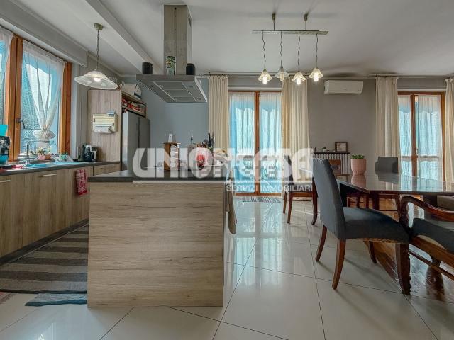 Casa in vendita a Lomazzo, Lombardia