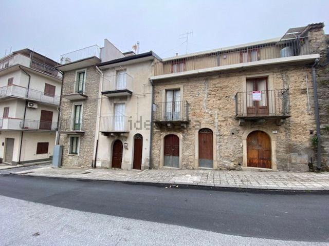 Casa in vendita a Montalbano Elicona, Sicilia