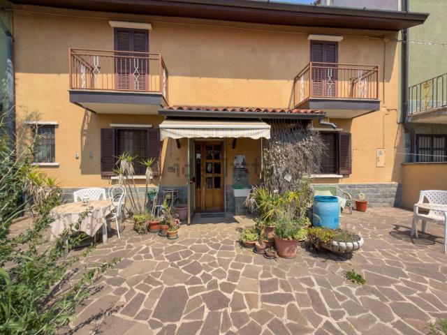 Casa in vendita a Usmate Velate, Mongorio - Tre Case