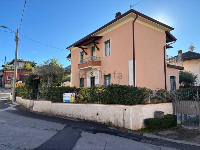Casa in vendita a Botticino, Brescia