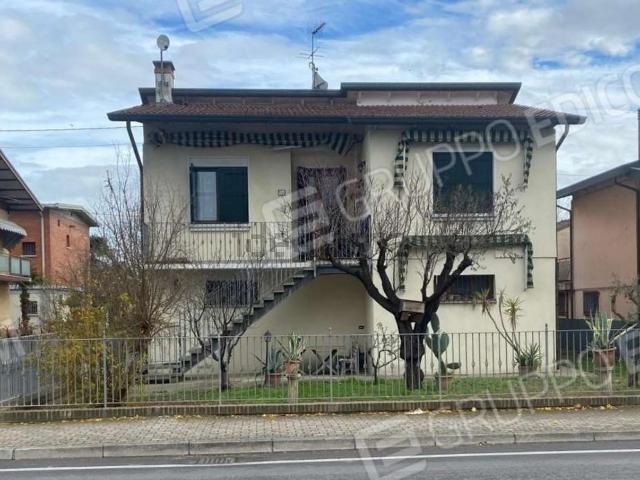 Casa in vendita a Basse, Campolongo Maggiore