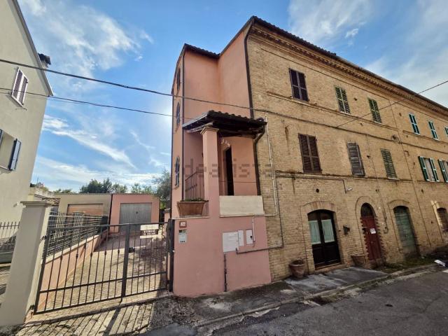 Casa in vendita a Cerreto d'Esi, Ancona