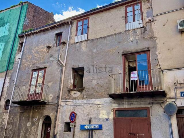 Casa in vendita a Castelbuono, Sicilia