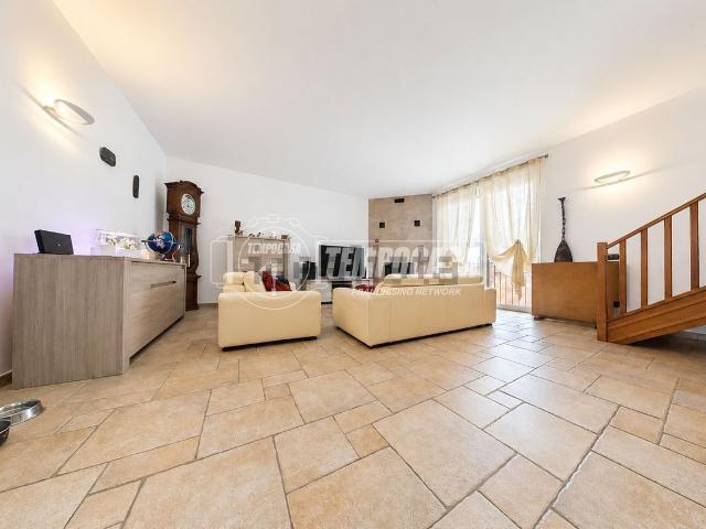 Casa in vendita a Cabiate, Como