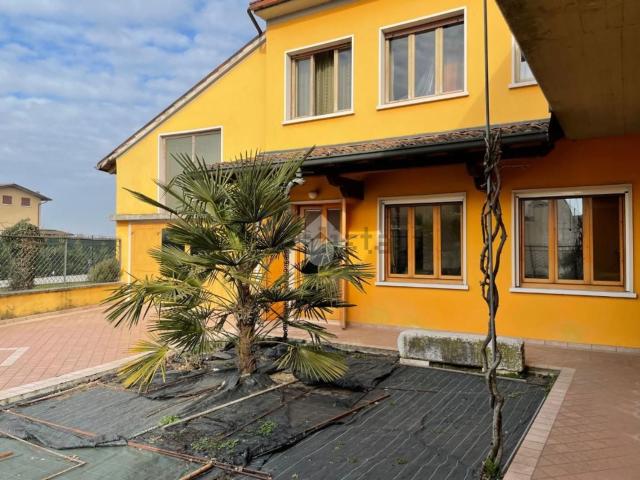 Casa in vendita a Leno, Lombardia