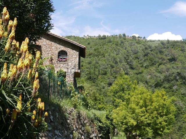 Casa in vendita a Dolceacqua, Liguria