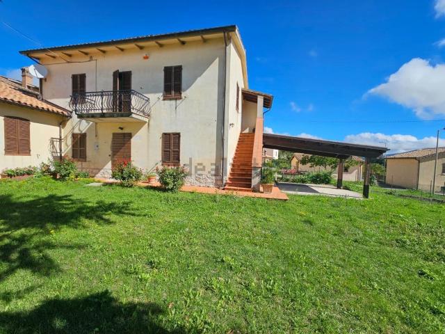 Casa in vendita a Foligno, Umbria