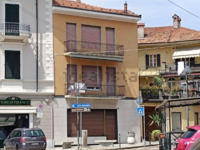 Casa in vendita a Invorio Superiore, Piemonte